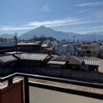 窓から望む武甲山